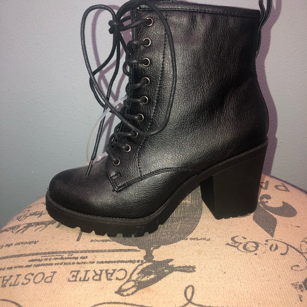 Brand new never worn zigisoho boots!